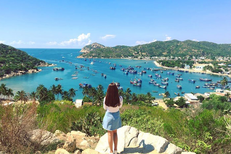 Vinh Hy bay